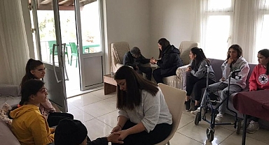 Ayvalık Belediyesi Yaşlı Bakımevi ve Özel Çocuklar Eğitimevi’nde Anlamlı Bir Sosyal Sorumluluk Projesi