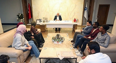 Canik Belediye Başkanı İbrahim Sandıkçı, misafir öğrencileri ağırladı.
