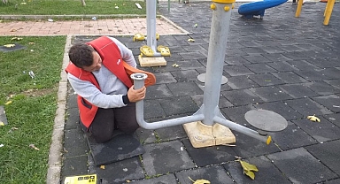 Edremit’teki Parklara Bakım Yapılıyor