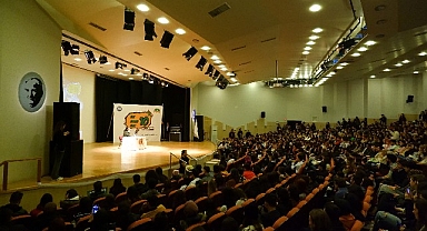Ege Mizah Fest birbirinden ünlü isimleri ağırladı