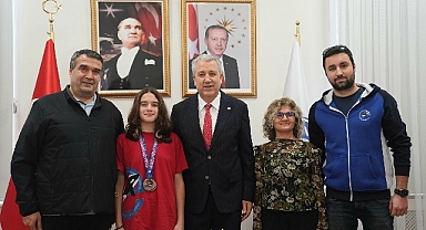 Egeli genç yüzücü Azra Kayra Öğmen’den önemli başarı