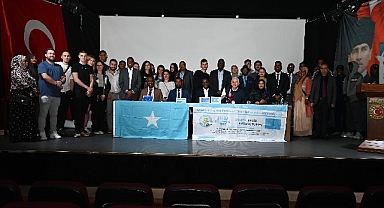 Erasmus için Kemer’e gelen öğrenciler demokrasiyi konuştu