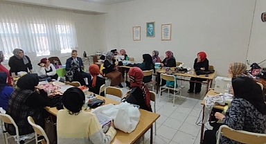 Gölcüklü Kadınlar Hünerlerini Gölmek'te Ürüne Dönüştürüyor