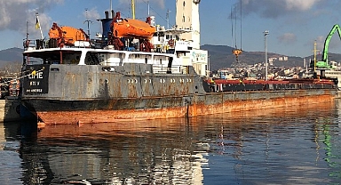 İzmit Körfezi'ni kirleten gemi cezadan kurtulamadı