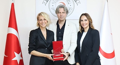 Kızılay Kadın İzmir’de bayrak değişimi