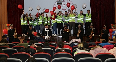 Kocaeli Gönüllülerinden Sevgi Evindeki çocuklara sürpriz