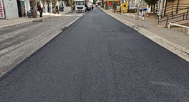 Körfez Fatih Mahallesi İstiklal Caddesi’nde Asfalt Serimi Yapılıyor