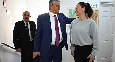 Kursiyerlere ücretsiz kitap dağıtıldı