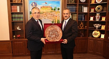 Milli Eğitim Bakanı Mahmut Özer, Nevşehir Belediyesi’ni ziyaret etti