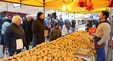 Saray Belediye Başkanı Özgen Erkiş’ten semt pazarına ziyaret