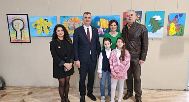 10 Yaşındaki Ressam Deren Polat Gölcük'te Sergi Açtı