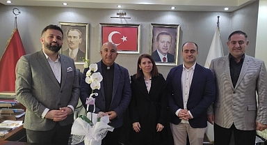 AK Parti Buca'ya Pastör Çevik'ten anlamlı ziyaret