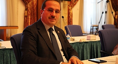 AK Parti İzmir Milletvekili Yaşar Kırkpınar'dan Büyükşehir İhale Tepkisi