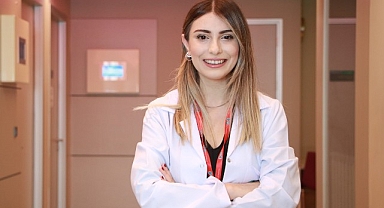 Annenin bebeğe teması, güçlü bağ oluşturuyor ve özgüvenini geliştiriyor