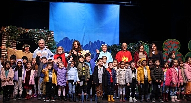 Aydın Büyükşehir Belediyesi Şehir Tiyatrosu Çocuklar İçin de Perdelerini Açtı