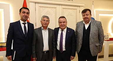 Başkan Böcek muhtarların sorunlarını dinledi