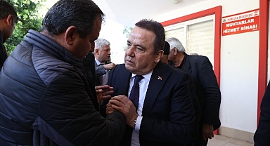 Başkan Böcek yeni yılın ilk iş gününde Kumluca'yı ziyaret etti