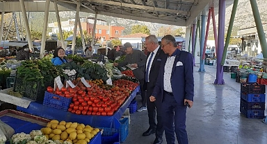 Başkan Topaloğlu’ndan pazar esnafına ziyaret