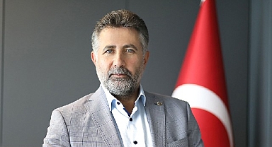 Bayraklı’nın parklarında tabelalar yenilendi