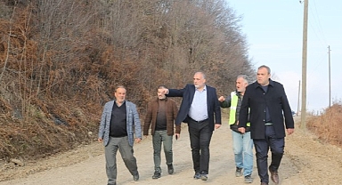 Canik Belediye Başkanı İbrahim Sandıkçı, ilçede devam eden yol çalışmalarını yerinde inceledi.