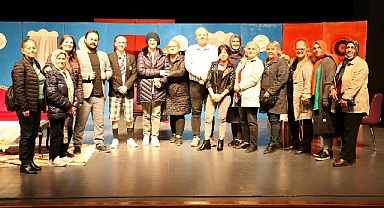 Çınarlarla tiyatro keyfi bir başka