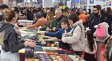 Çukurova 15. Kitap Fuarı Kitapseverlerin Yoğun İlgisi İle Sona Erdi