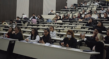 EÜ Hemşirelik Fakültesinde “Sen Olduğun Her Halinle Güzelsin” paneli