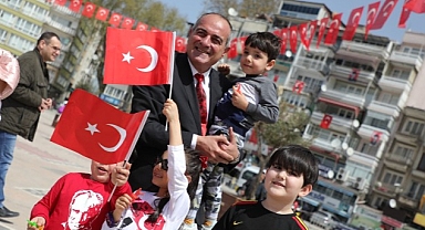 Gemlik Belediyesi’nden çocuklara karne hediyesi