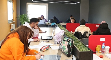 Gençlere kucak açan merkeze büyük ilgi