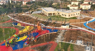 Gölcük’ün Yeni Sosyal Yaşam Alanı Tamamlandı Gündüz Ayrı, Gece Ayrı Güzel