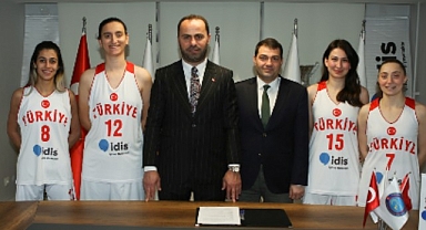 İdis İşitme Merkezleri, İşitme Engelliler Kadın Basketbol Milli Takımı’nın yanında