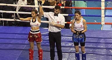 İzmirli Öğrenciler Madalyaya Doymuyor