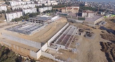 Karabağlar Gençlik ve Spor Merkezi’nin yarısı tamamlandı