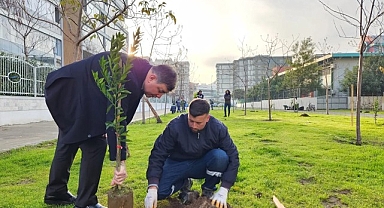 Karşıyaka'da Yeşil Seferberlik Sürüyor ‘Hedef: 100 Bin Ağaç’