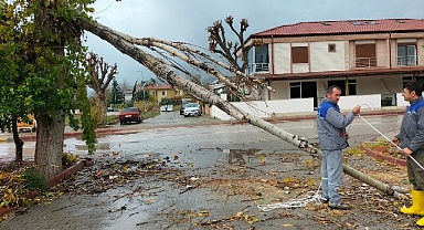 Kemer’de şiddetli yağmur ve fırtına