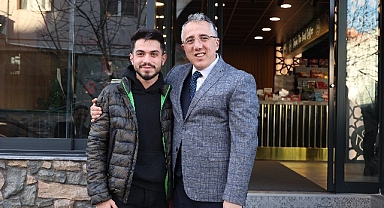 Nevşehir Belediye Başkanı Dr. Mehmet Savran, 2000 Evler Mahallesi’nde yeni açılan işyerlerini ziyaret etti