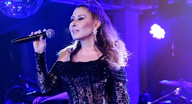 Nilüfer, Sevenlerine Unutulmaz Bir Gece Yaşattı