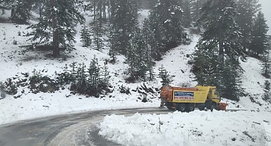 Seydikemer’de karla kaplanan yollar açıldı