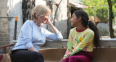 Tuluhan Tekelioğlu’dan Alfa Kuşağına Dair İlk Belgesel: “Çocuklar Hep Doğruyu Söyler”