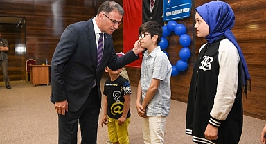 Van Büyükşehir Belediyesi kentte bulunan 300 Tip 1 diyabet hastası çocuğa şeker ölçüm cihazı ile 7 bin sensör dağıttı