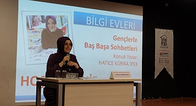 Yazar Hatice Kübra İpek Bilgi Evi Üyeleri’nin Sorularını Yanıtladı