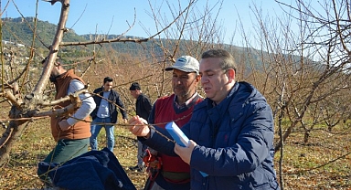Yenişehir Belediyesi çiftçiye tarlada eğitim veriyor