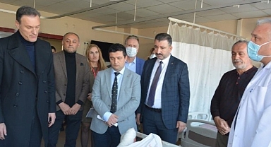 AK Parti'den Konak'a gelen depremzedelere ziyaret