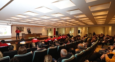 Akut Selçuk Ekibi Yeni Gönüllüleri Bilgilendirdi