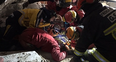 AKUT’tan, 71. saatte yeni bir mucizevi kurtarma…