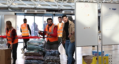 Antalya Büyükşehir Afet Yardım Merkezi yardımları topluyor