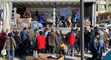 Antalya Büyükşehir Belediyesi'nin yardım tırları Hatay'a ulaştı