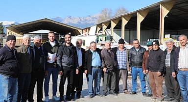 Antalya Büyükşehir'den Alanyalı çiftçilere sera naylonu yardımı