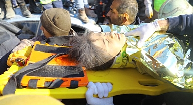 Antalya Büyükşehir İtfaiyesi'nden 108'inci saatte bir mucize daha
