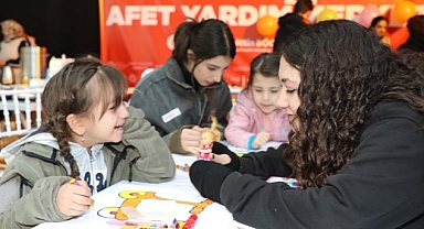 Antalya'daki depremzedeler ihtiyaçlarını Cam Piramit Afet Merkezi'nden temin ediyor